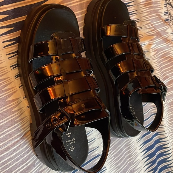 CALL IT SPRING Luanna Black Patent Lug Sole Sandal Size 9 NIB - Picture 4 of 7